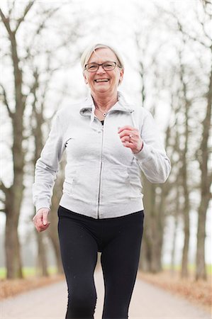 exercise autumn - Senior woman jogging Stock Photo - Premium Royalty-Free, Code: 6102-07769137