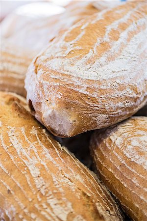 simsearch:6102-08120131,k - Freshly baked bread Foto de stock - Sin royalties Premium, Código: 6102-07789613