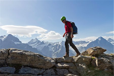 escalade de montagne - Man hiking Photographie de stock - Premium Libres de Droits, Code: 6102-07789841
