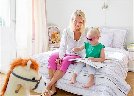 simsearch:6102-07768643,k - Mother with daughter on bed Stock Photo - Premium Royalty-Free, Code: 6102-07789867