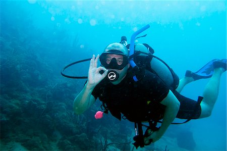 simsearch:6102-06374566,k - Man scuba diving Stockbilder - Premium RF Lizenzfrei, Bildnummer: 6102-07790060