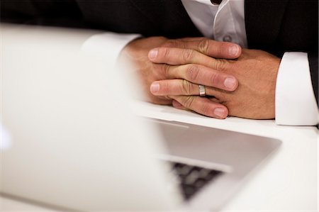 simsearch:6102-08542337,k - Close-up of businessman hands Stockbilder - Premium RF Lizenzfrei, Bildnummer: 6102-07842668