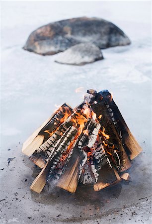 fire hot water - Campfire on beach, close-up Stock Photo - Premium Royalty-Free, Code: 6102-07842777