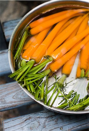 Carrots in saucepan, high angle view Foto de stock - Sin royalties Premium, Código: 6102-07842776