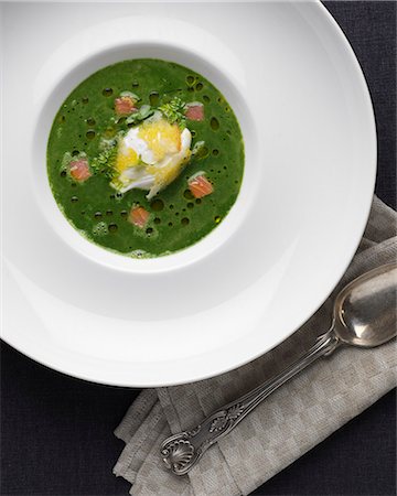 simsearch:6102-04929326,k - Green soup with salmon Photographie de stock - Premium Libres de Droits, Code: 6102-07842886