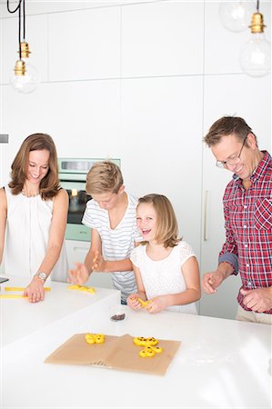 Family baking saffron rolls Stock Photo - Premium Royalty-Free, Code: 6102-07842920