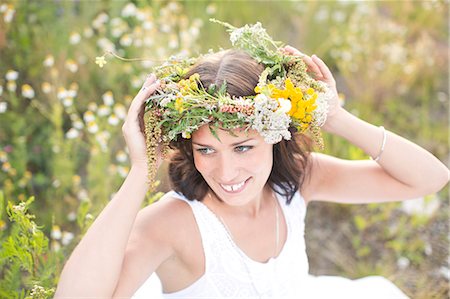 Young woman wearing flower wreath Stock Photo - Premium Royalty-Free, Code: 6102-07843075
