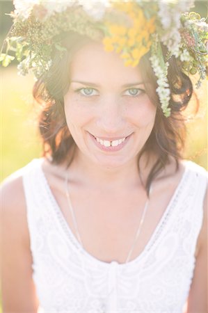 Young woman wearing flower wreath Stock Photo - Premium Royalty-Free, Code: 6102-07843091