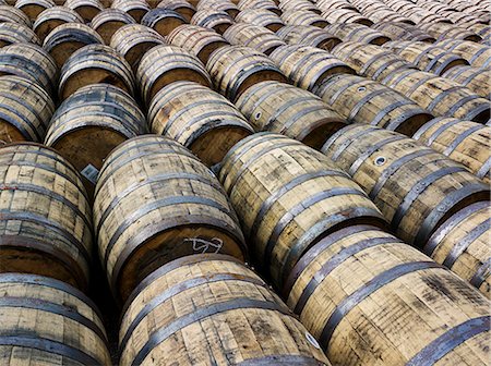 View of wooden barrels Photographie de stock - Premium Libres de Droits, Code: 6102-07843018