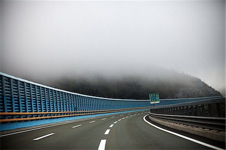 Motorway in fog Stock Photo - Premium Royalty-Free, Code: 6102-07843266