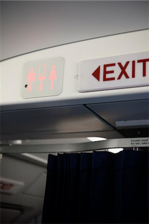 Exit sign and toilet sign in airplane Foto de stock - Sin royalties Premium, Código: 6102-07843504