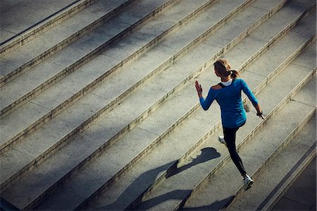 fahrt - Young jogger running Stockbilder - Premium RF Lizenzfrei, Bildnummer: 6102-07843669