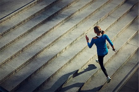 running over - Young jogger running Photographie de stock - Premium Libres de Droits, Code: 6102-07843669