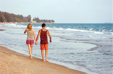 simsearch:6102-08746377,k - Young couple on beach Stock Photo - Premium Royalty-Free, Code: 6102-07843889