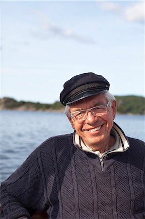 Portrait of senior man at sea Foto de stock - Sin royalties Premium, Código: 6102-07843943