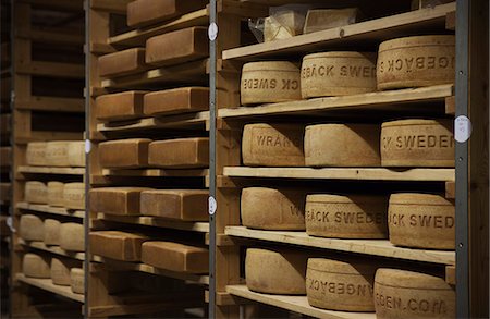 simsearch:6102-08995391,k - Maturing cheeses Photographie de stock - Premium Libres de Droits, Code: 6102-07843946