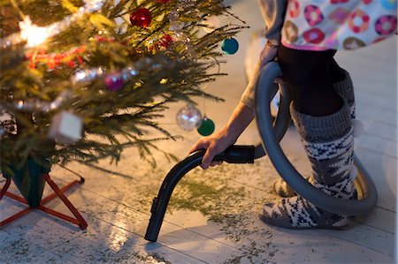 simsearch:6102-03904114,k - Woman hovering needles under Christmas tree Stock Photo - Premium Royalty-Free, Code: 6102-07843910