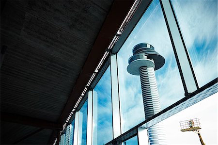 steuerung - Air control tower seen through window Stockbilder - Premium RF Lizenzfrei, Bildnummer: 6102-07843915