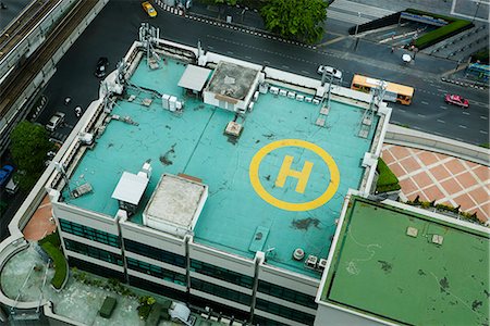 Helipad on hospital roof Photographie de stock - Premium Libres de Droits, Code: 6102-07844040