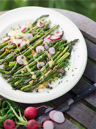 simsearch:6102-08480828,k - Green asparaguses on plate Stock Photo - Premium Royalty-Free, Code: 6102-08062892