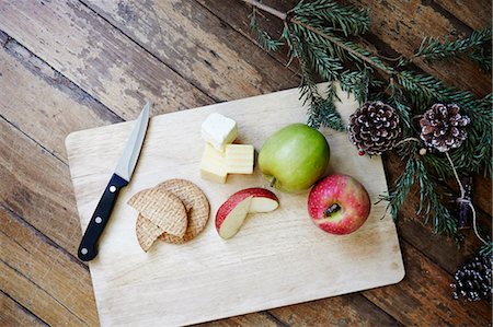simsearch:6102-07842860,k - Apples and cheese on chopping board Stock Photo - Premium Royalty-Free, Code: 6102-08062959