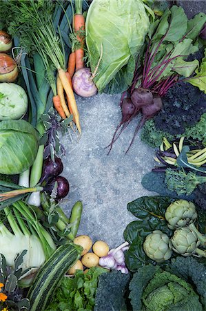 simsearch:6102-08942324,k - Various vegetables against concrete background Foto de stock - Sin royalties Premium, Código: 6102-08000568