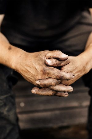 dirty person - Close-up of mans hands Photographie de stock - Premium Libres de Droits, Code: 6102-08000651