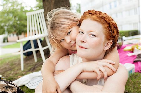 redhead children hug - Portrait of smiling mother with daughter Stock Photo - Premium Royalty-Free, Code: 6102-08000692