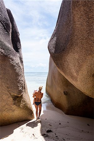 seychelles and beach - Mother with child walking on beach Stock Photo - Premium Royalty-Free, Code: 6102-08000625