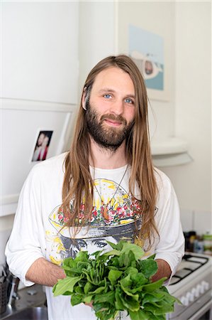 simsearch:6102-08000759,k - Portrait of smiling young man holding greens Photographie de stock - Premium Libres de Droits, Code: 6102-08000753