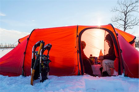 snow cosy - Men in tent Stock Photo - Premium Royalty-Free, Code: 6102-08000714