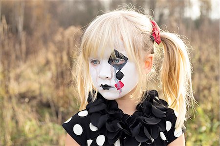 Portrait of girl with painted face Photographie de stock - Premium Libres de Droits, Code: 6102-08000828