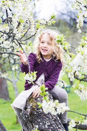 simsearch:6102-08271281,k - Smiling girl near blossoming tree Stock Photo - Premium Royalty-Free, Code: 6102-08000918