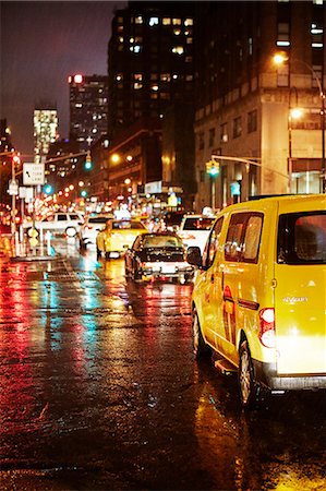 City traffic at night Photographie de stock - Premium Libres de Droits, Code: 6102-08001071