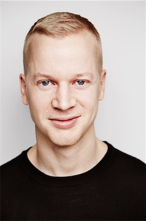 Portrait of young man, studio shot Stock Photo - Premium Royalty-Free, Code: 6102-08001078