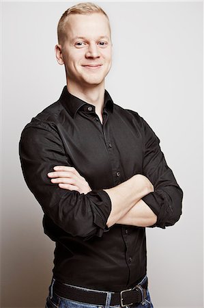 Portrait of young man, studio shot Photographie de stock - Premium Libres de Droits, Code: 6102-08001080