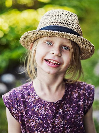 simsearch:6102-07769055,k - Portrait of smiling girl Stock Photo - Premium Royalty-Free, Code: 6102-08001009