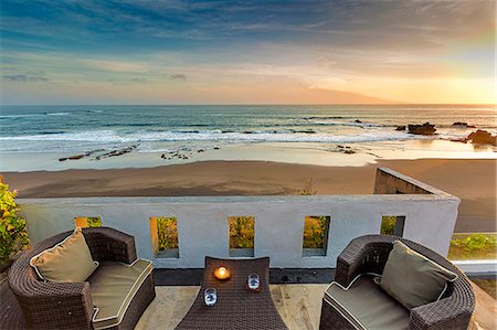 patio, not people - Patio with beach view Photographie de stock - Premium Libres de Droits, Code: 6102-08001273