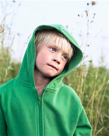 reflective vest - Boy looking away Photographie de stock - Premium Libres de Droits, Code: 6102-08001472