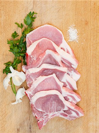 simsearch:6102-08384425,k - Meat on wooden background Foto de stock - Sin royalties Premium, Código: 6102-08001409