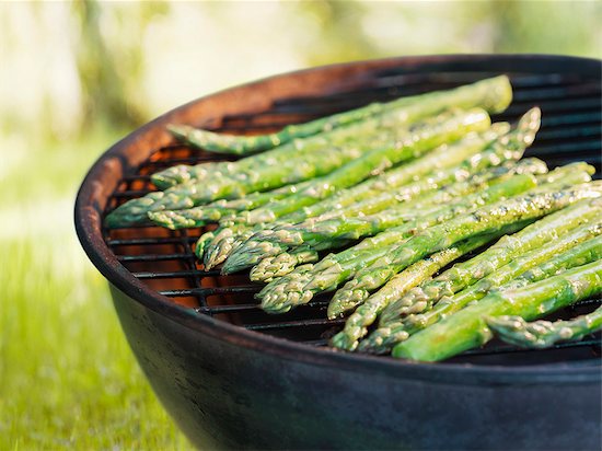 Green asparagus on grill Stock Photo - Premium Royalty-Free, Image code: 6102-08001417