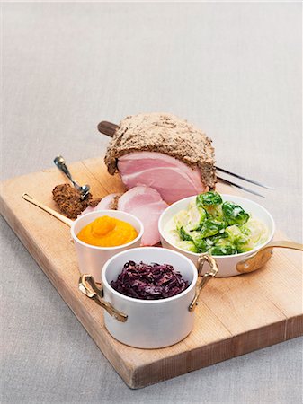 rosenkohl - Food on chopping board Stockbilder - Premium RF Lizenzfrei, Bildnummer: 6102-08001415