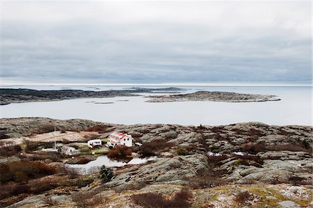 simsearch:649-07710729,k - Houses on rocky coast Photographie de stock - Premium Libres de Droits, Code: 6102-08168988