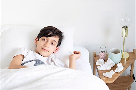 sick boy - Ill in bed Stock Photo - Premium Royalty-Free, Code: 6102-08168912