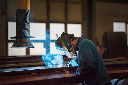 pipe smoking - Man welding Stock Photo - Premium Royalty-Free, Code: 6102-08184008