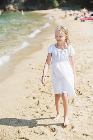 simsearch:6102-08746377,k - Girl walking on beach Stock Photo - Premium Royalty-Free, Code: 6102-08184021