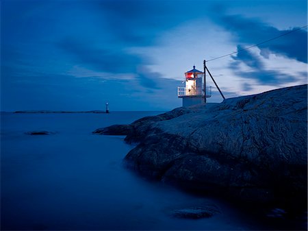 simsearch:6102-08278711,k - Lighthouse on rocky coast Photographie de stock - Premium Libres de Droits, Code: 6102-08184151