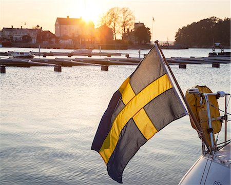 Swedish flag on boat Foto de stock - Sin royalties Premium, Código: 6102-08120151