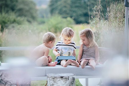 people in a garden - Children playing with digital tablet in garden Stock Photo - Premium Royalty-Free, Code: 6102-08120303