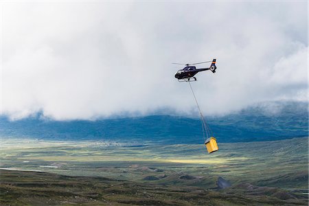 sanitario - Helicopter carrying load Foto de stock - Sin royalties Premium, Código: 6102-08120594